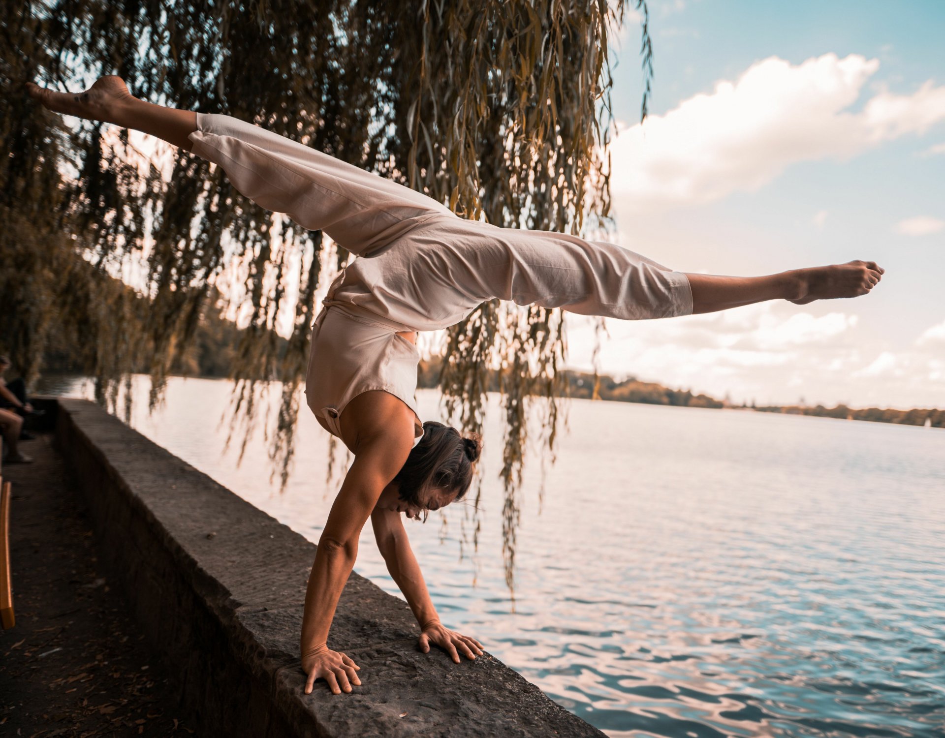 Learn 2 Handstand with Camille Tremblay